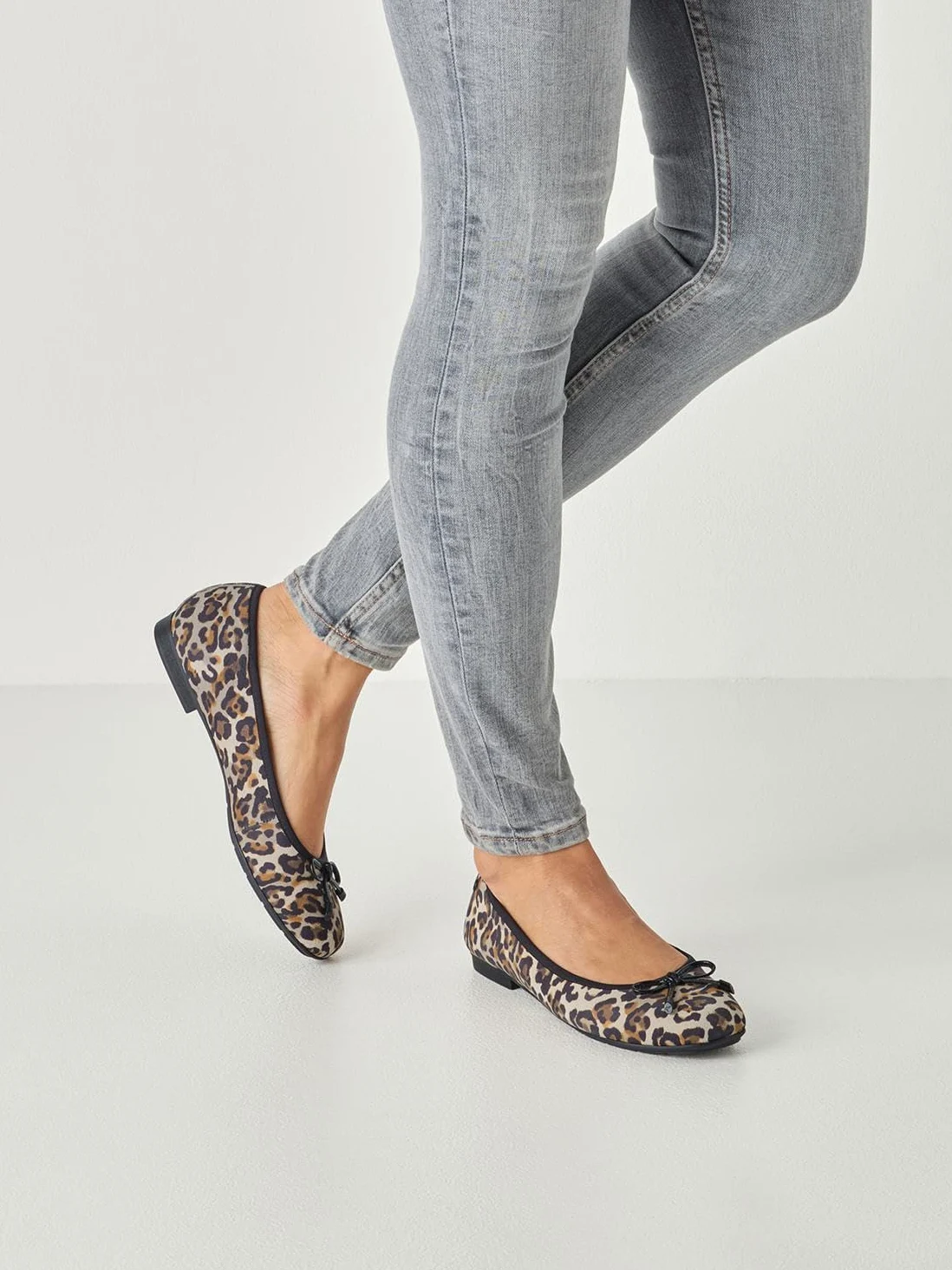 Tamaris Comfort Damen Ballerinas aus Leder mit Schleife