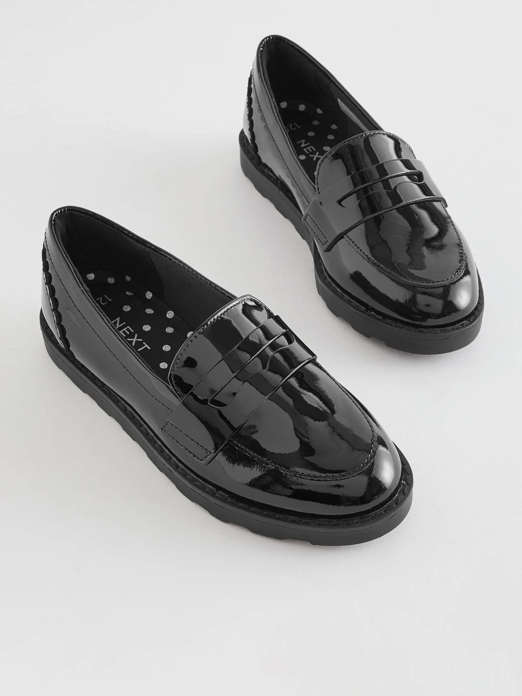 NEXT Mädchen Standard Lederslipper mit dünner Sohle und Troddel
