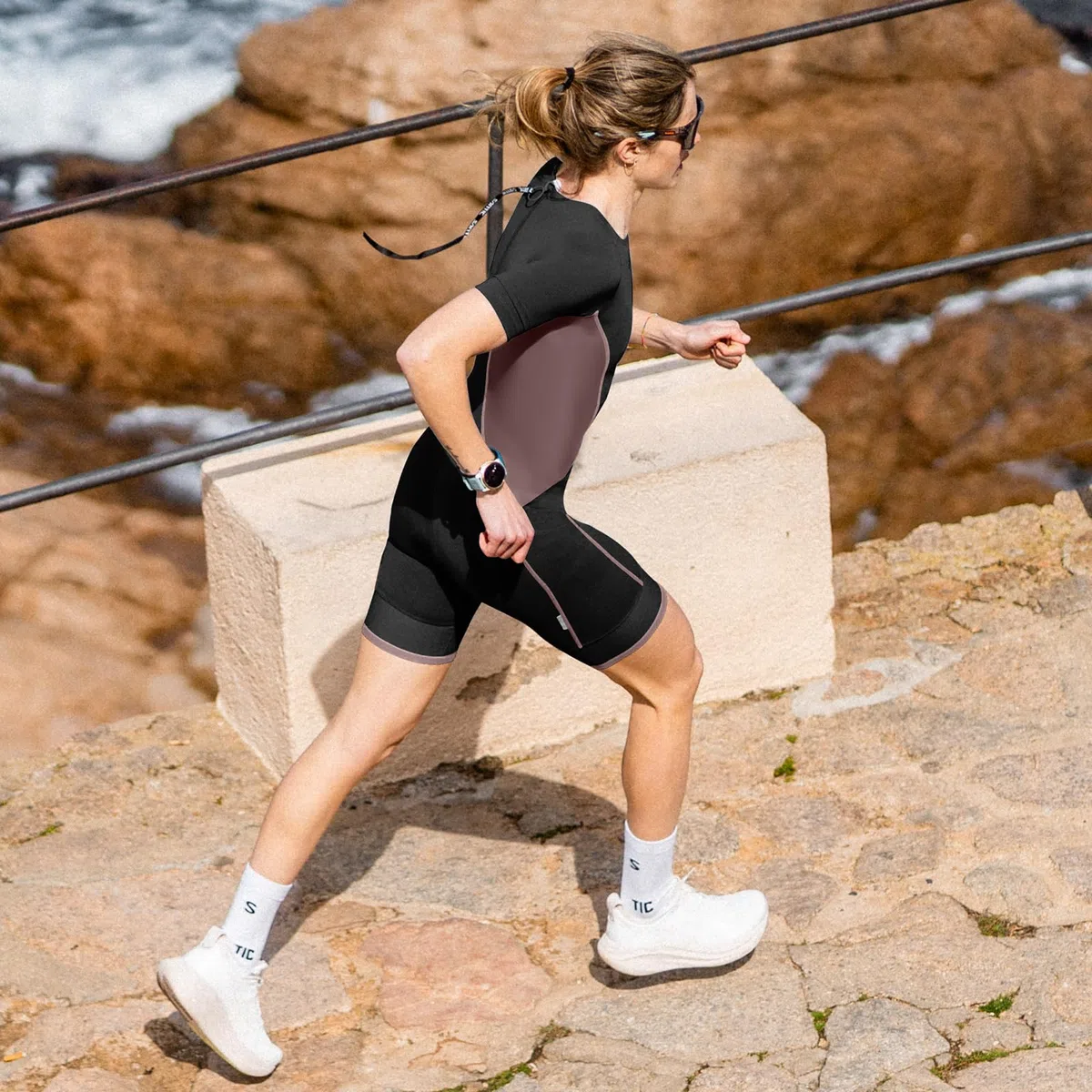 Santic Triathlon-Anzug für Damen, kurzärmelig, gepolstert, schnelltrocknend, zum Schwimmen, Radfahren, Laufen