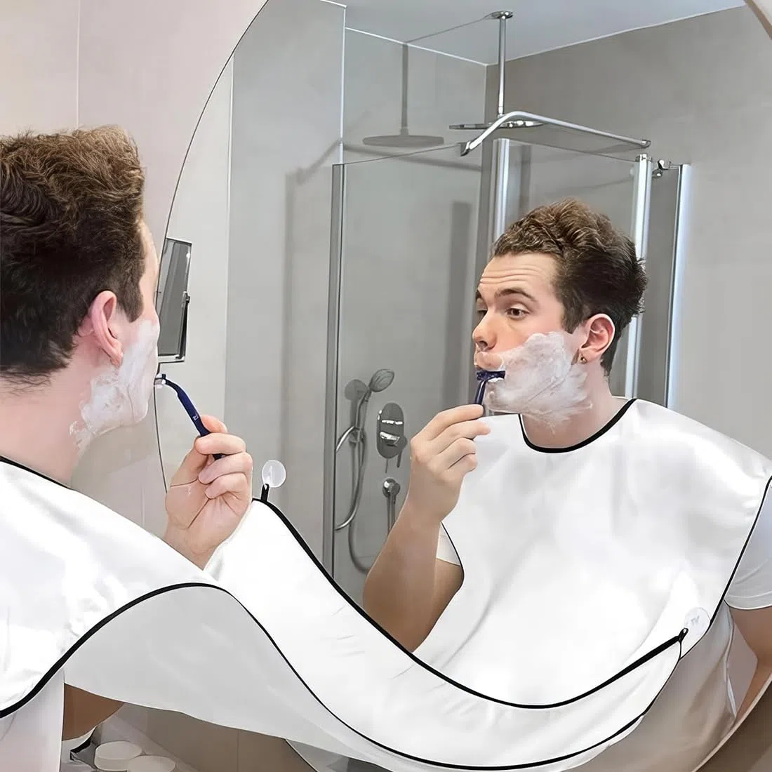 Bart Schürze für Männer mit 2 Saugnäpfen, Rasierumhang für Rasur Haarschnitte, Wasserdichte Non-Stick Barthaare Auffangen Grooming Tuch, Geschenke für Männer (Weiß)