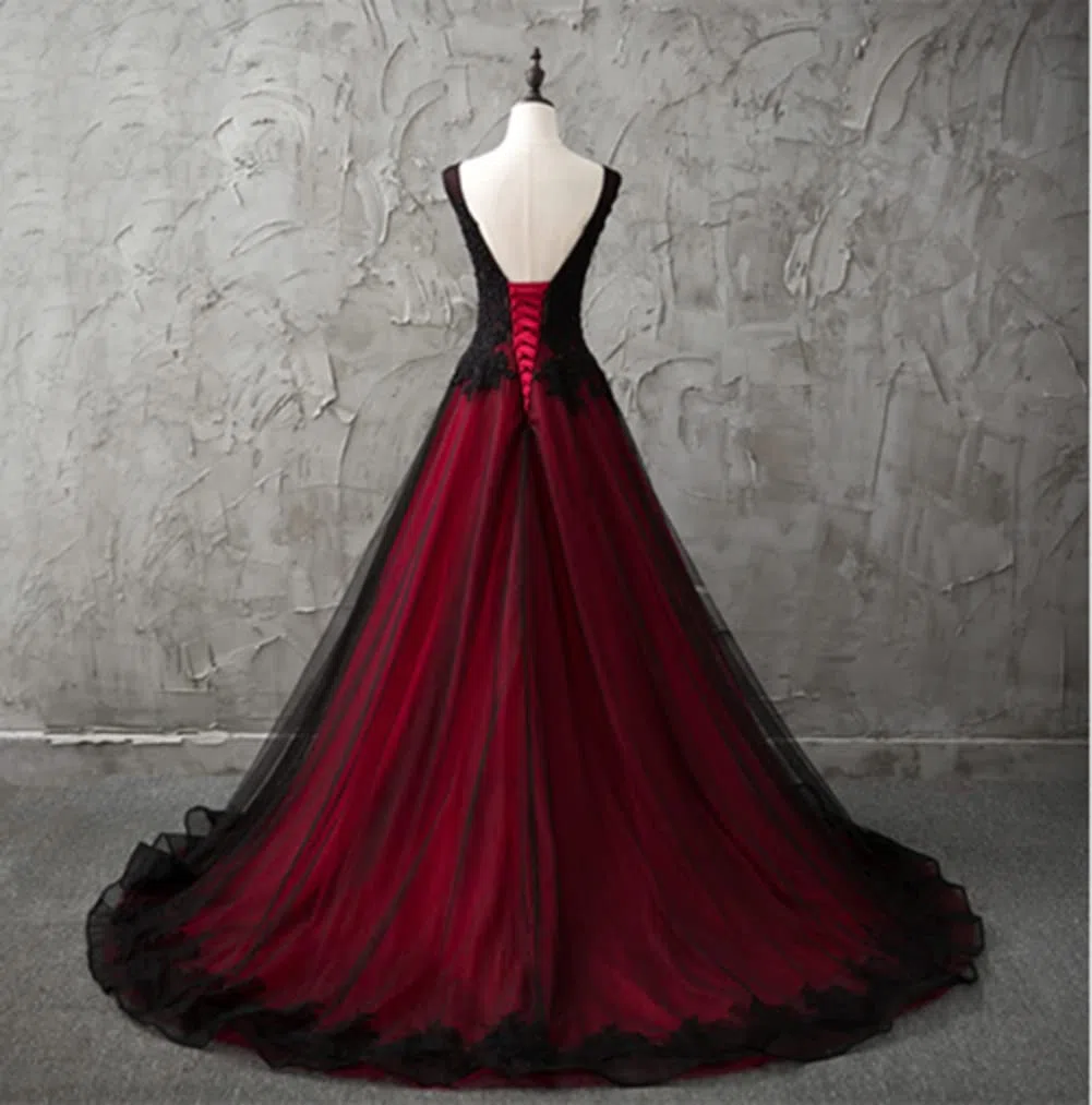 Damen Applikation Gothic Brautkleid V-Ausschnitt A-Linie Brautkleid mit Schleppe