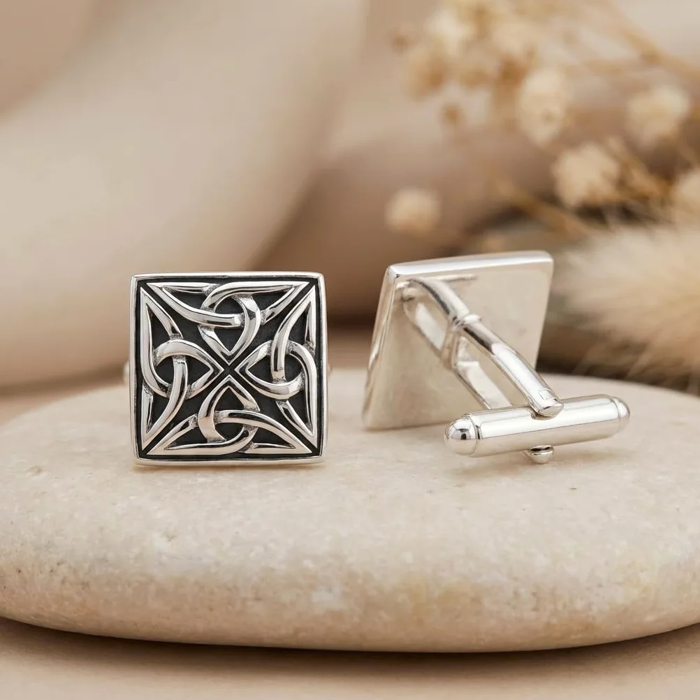 Alexander Castle 925 Sterlingsilber Oxidierte Keltische Manschettenknöpfe für Männer – Quadratische 15mm x 15mm Keltische Trinity-manschettenknöpfe mit Schmuck-geschenkbox