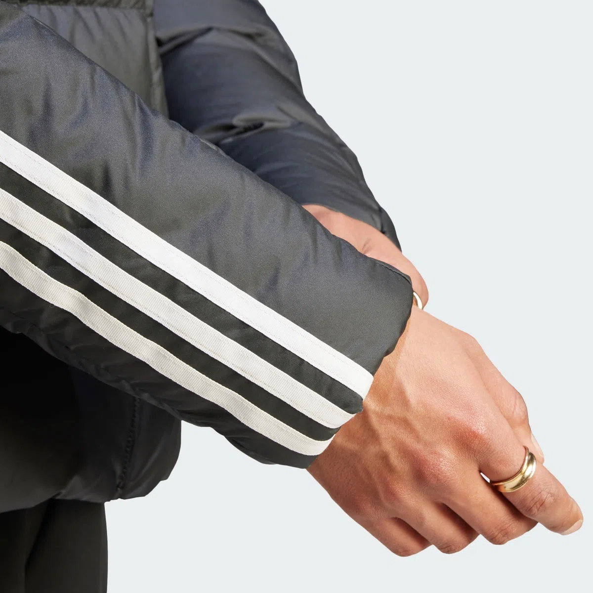 adidas Herren Essentials Midweight Down Hooded Stripes Jacket Daunenjacke (1er Pack)