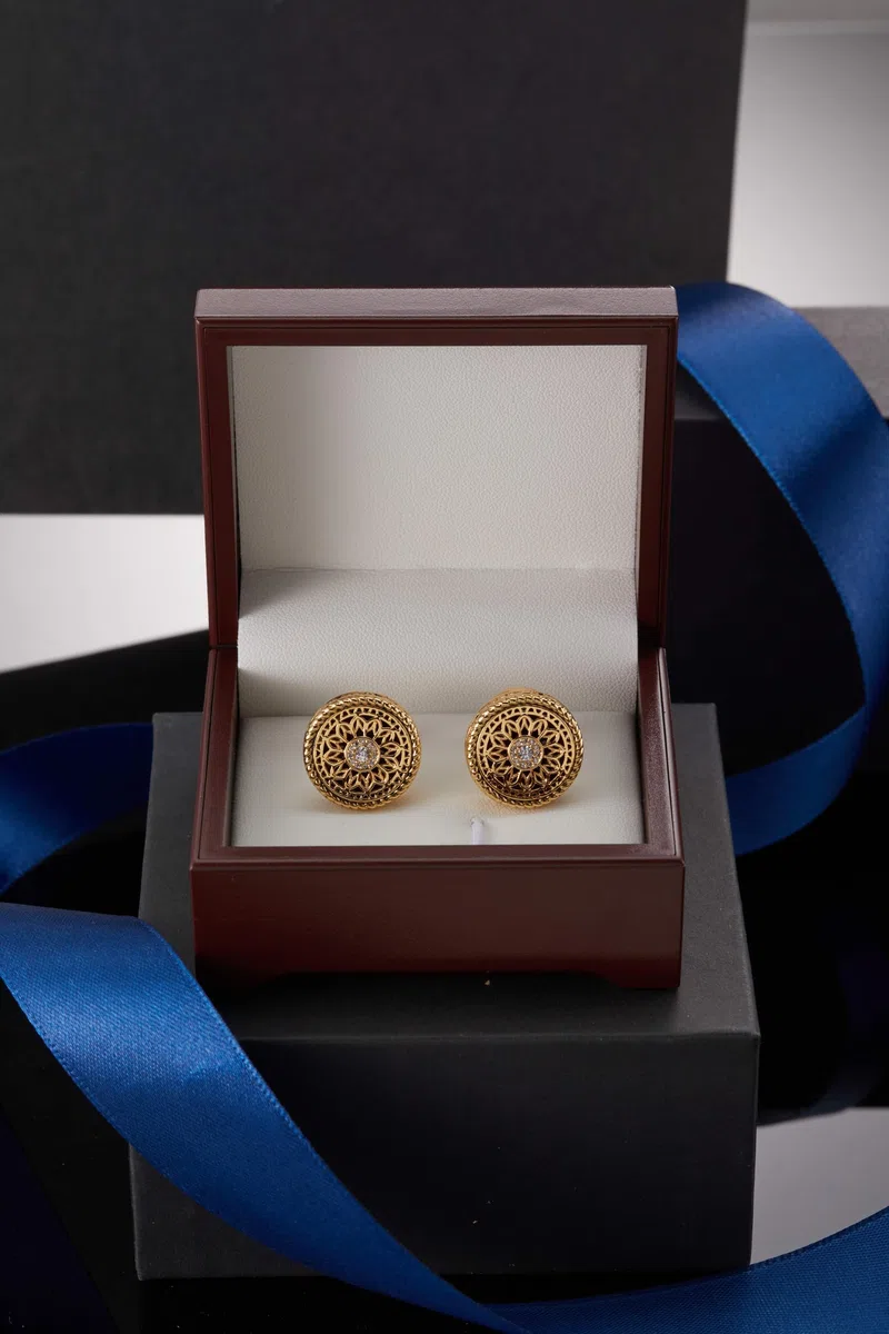 18K Gold und Platin plattiert Manschettenknöpfe für Männer - Vintage Floral Celtic Knot Design mit Strass Diamant in der Mitte