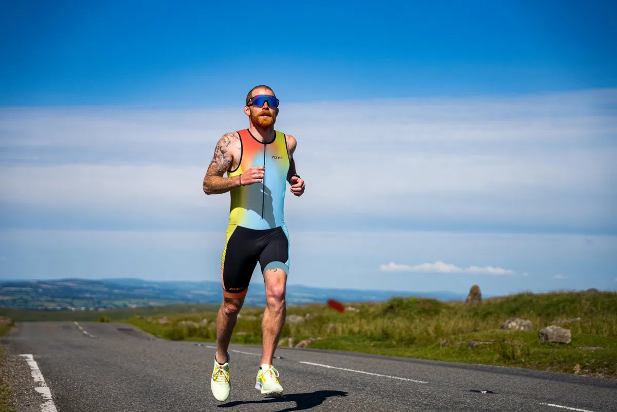 ZONE3 Herren Activate+ Ärmloser Trisuit aus hoch atmungsaktiven Stoffen für Triathlon